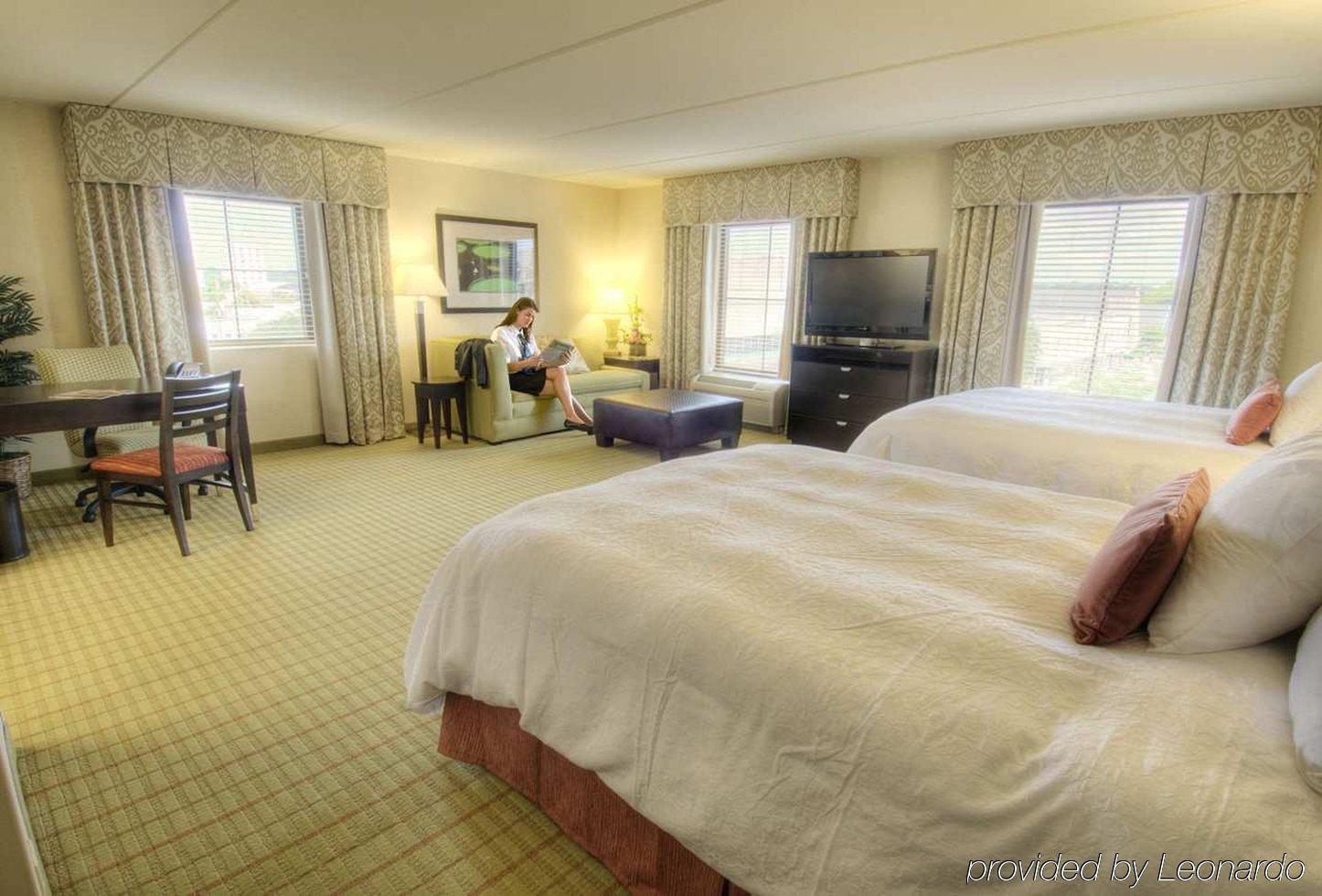 Hampton Inn & Suites Gainesville Downtown Room photo