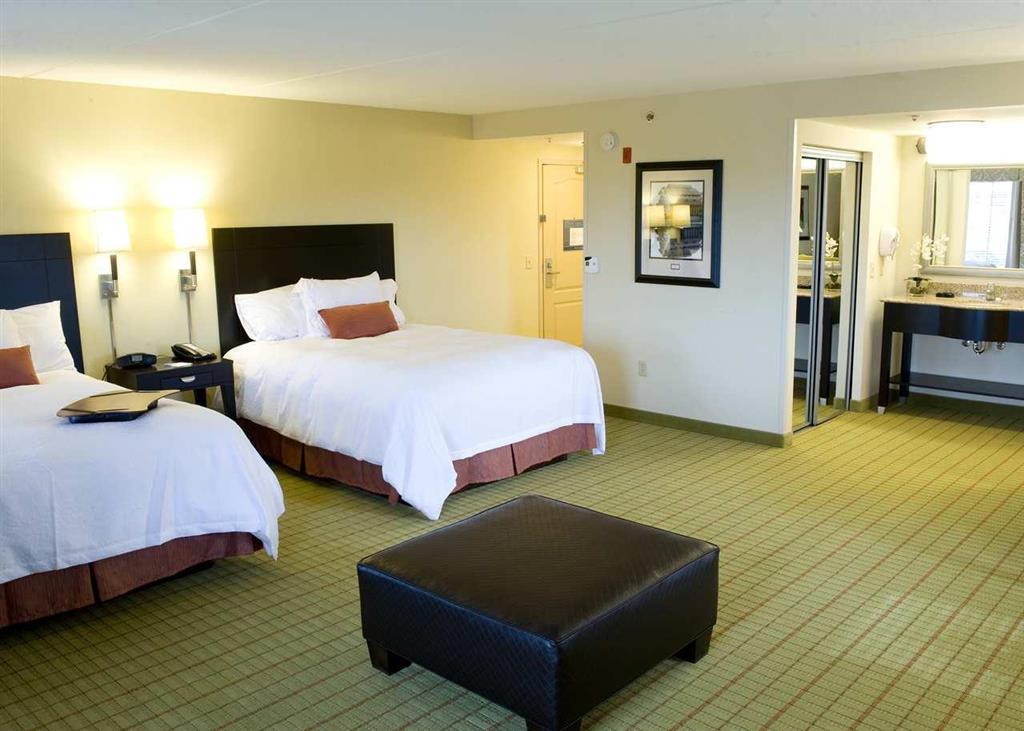 Hampton Inn & Suites Gainesville Downtown Room photo
